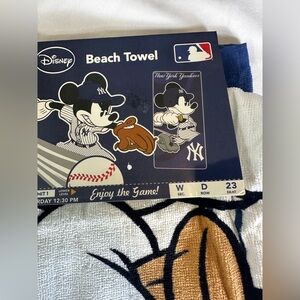 Disney NYY yankees beach towel mickey pitcher brand new rare
